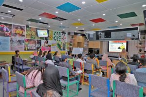 Dietitian Dr. Ayesha Iftekhar sharing tips for making healthy meals.