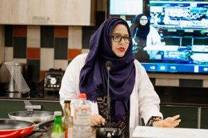 Dr Ayesha Iftikhar delivering lecture during Nutrition Workshop