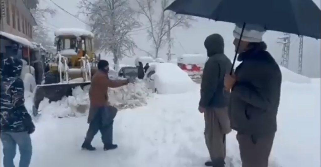 Heavy snowfall causes over 20 deaths in Murree, emergency imposed