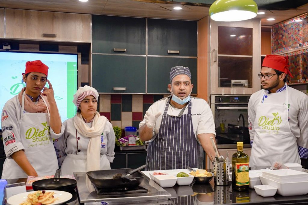 At Diet Studio Participants learn how to cook