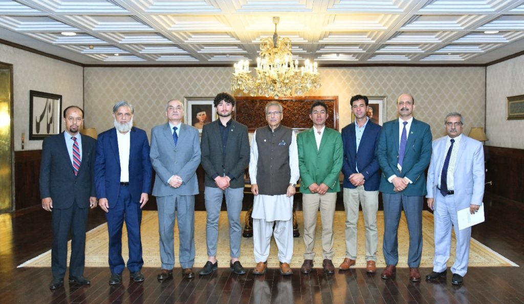 ACP Mountaineers Meet President Alvi