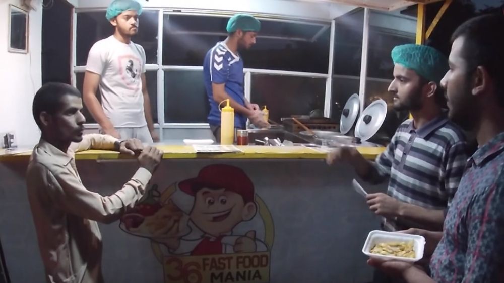 5 deaf friends open a successful street food stall in Islamabad