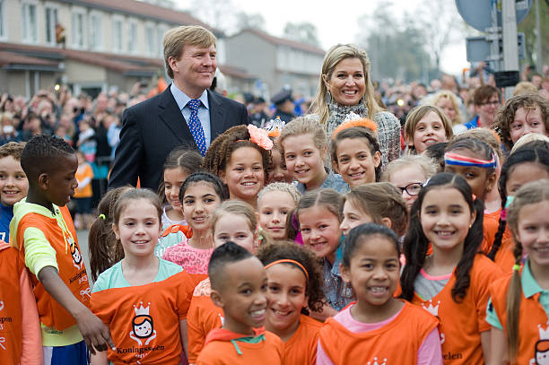 King Willem, Queen Máxima join school kids at cheerful King’s Games event