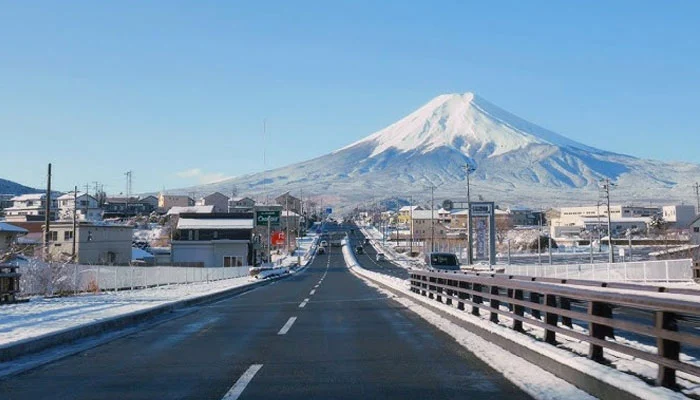 Japan Introduces New Measures to Protect Mount Fuji from Overtourism