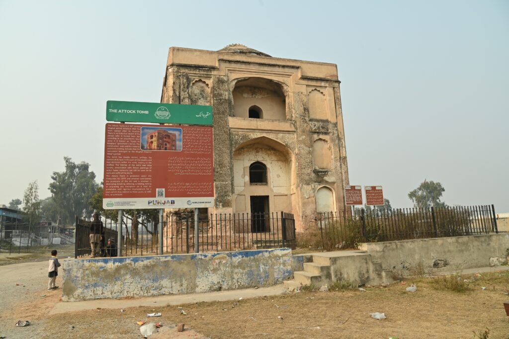 Forgotten Mughal-Era Tomb on GT Road Attock Draws Attention to Overlooked Heritage