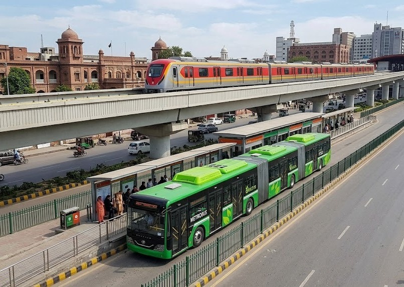 Punjab CM Maryam Nawaz Announces Free Transportation Initiative to Facilitate Public Mobility