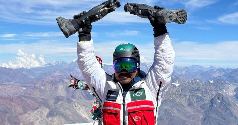 History on Everest: Double Amputee Climbs World’s Highest Peak Using Only His Arms in a Landmark Human Achievement