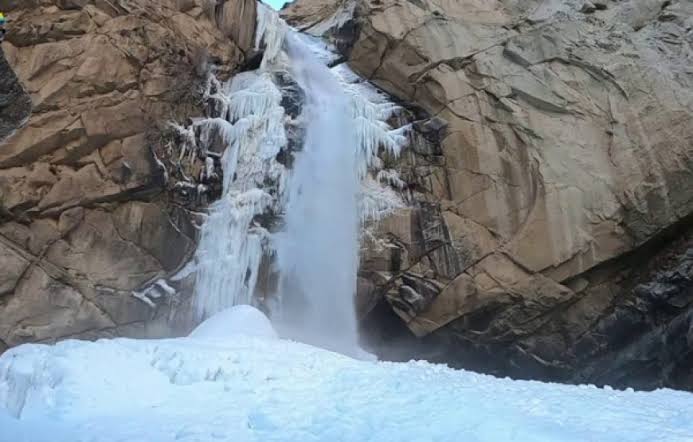Khamosh Waterfall, Skardu: A Hidden Paradise of Crystal-Clear Waters Amid Majestic Mountains